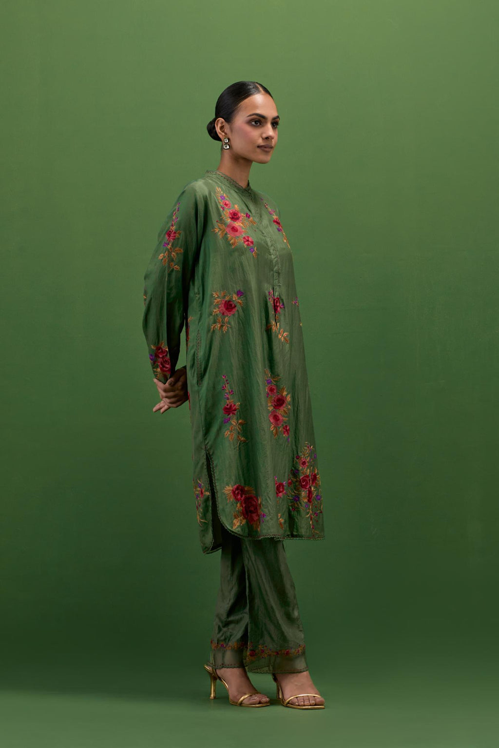 Brunswick green silk short, shirt-kurta set with all-over embroidered thread roses.