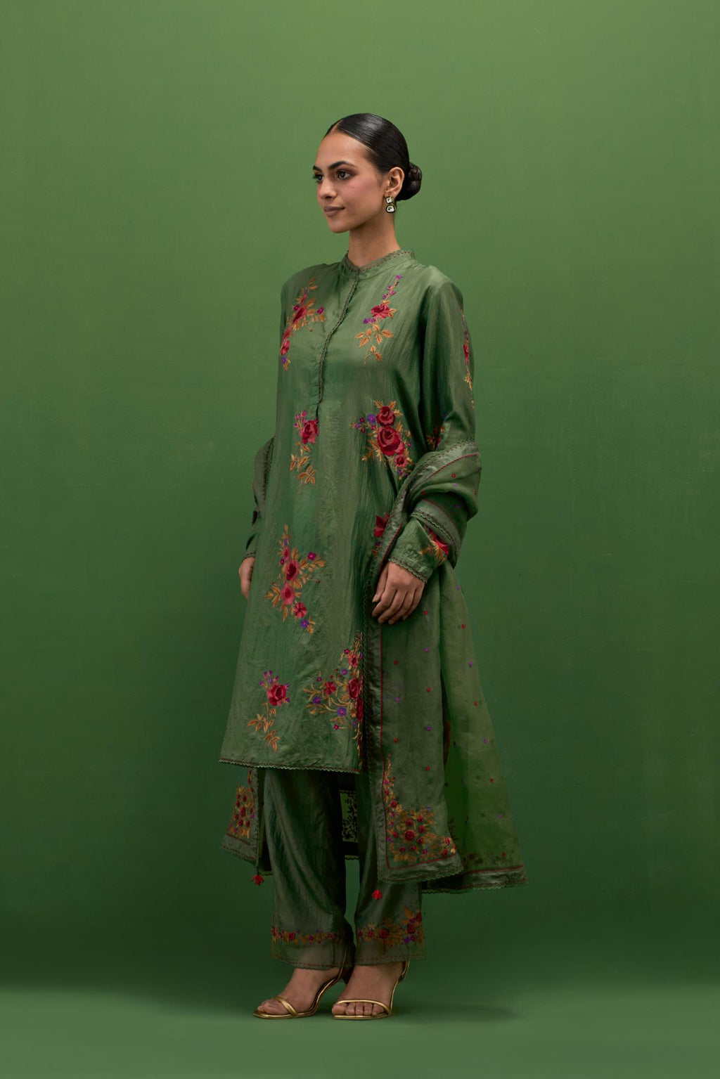 Brunswick green silk short, shirt-kurta set with all-over embroidered thread roses.