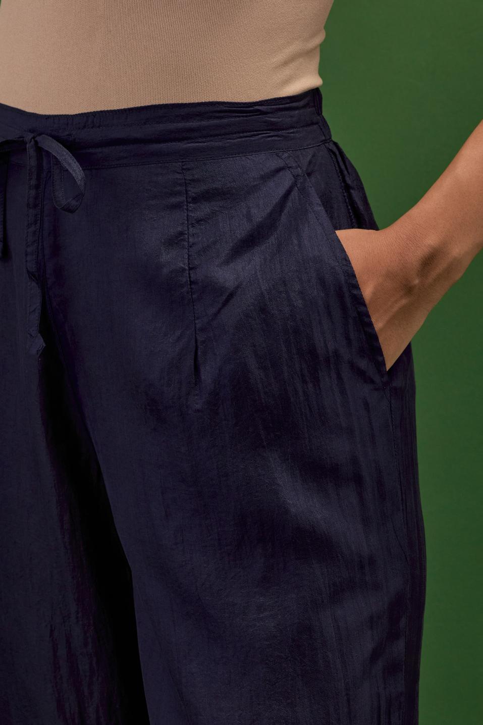 Midnight blue silk straight pants with a broad organza scalloped hem, hightlighted with hand-embroidred rose flower bunches and beads.