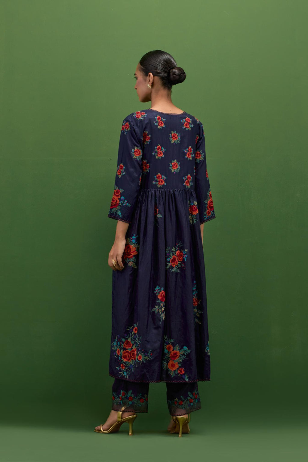 Midnight blue silk Kurta dress set with all-over assorted thread embroidery floral bunches.