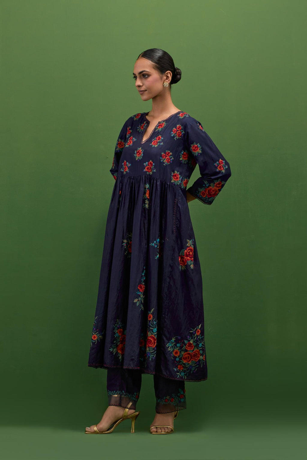 Midnight blue silk Kurta dress set with all-over assorted thread embroidery floral bunches.