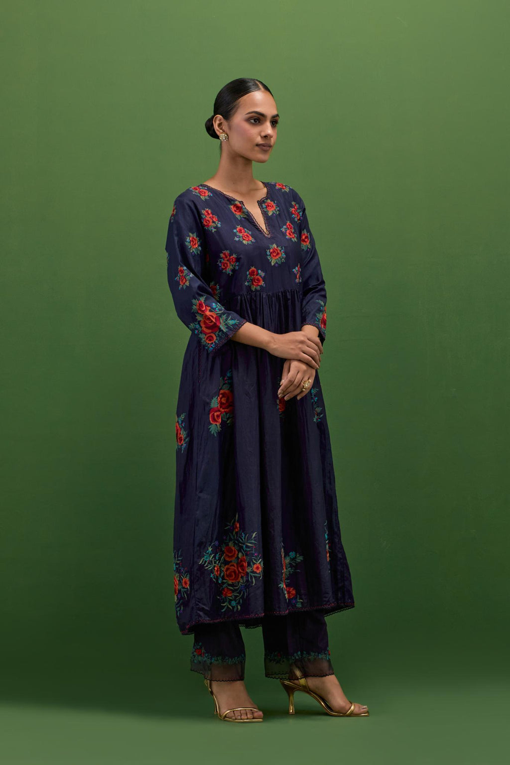 Midnight blue silk Kurta dress set with all-over assorted thread embroidery floral bunches.