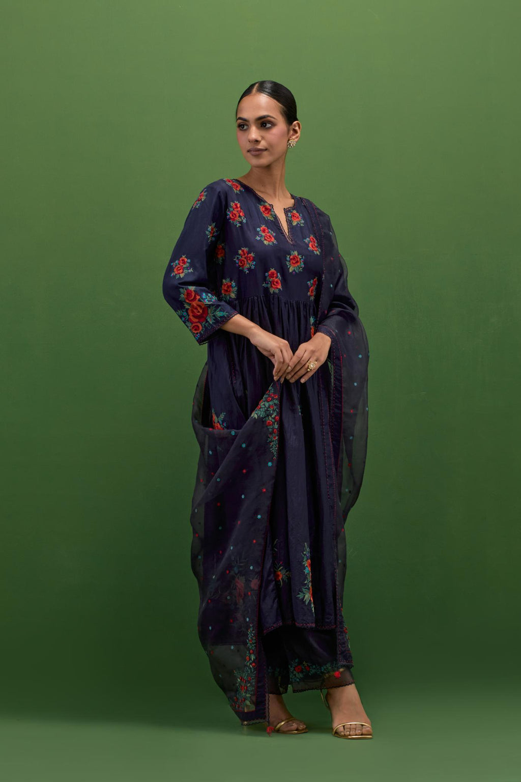 Midnight blue silk Kurta dress set with all-over assorted thread embroidery floral bunches.