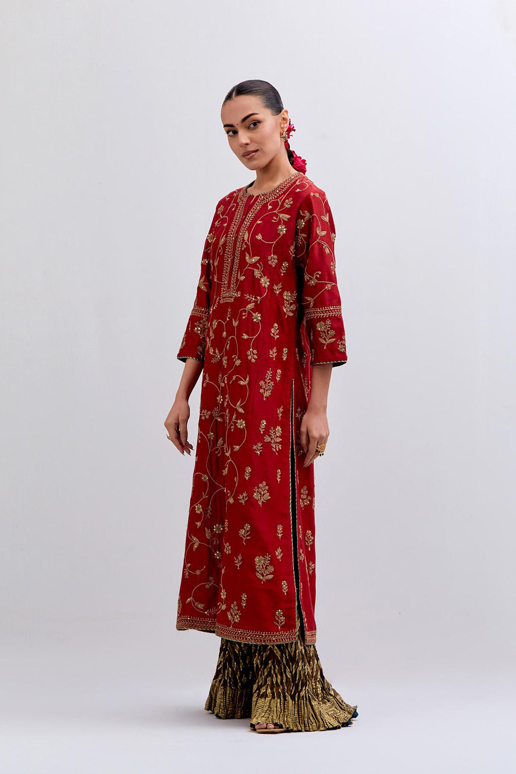 Red Silk Chanderi kurta set with all-over dull gold dori jaal embroidery and small floral booti at side panels.