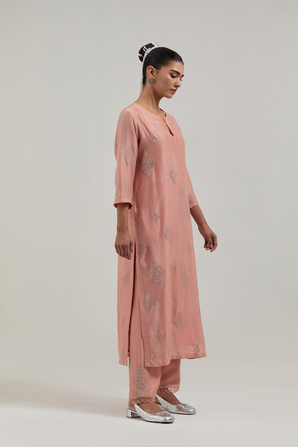 Peach Silk Chanderi straight kurta set with hand embroidered diamond motifs with delicate mirror and sequins work all-over the kurta.