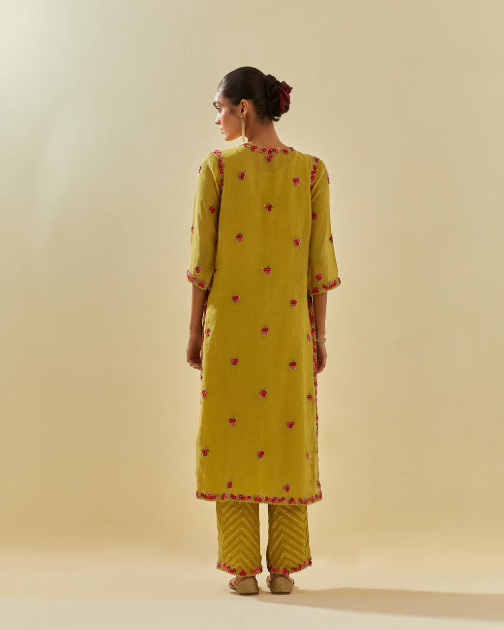Yellow tissue chanderi straight kurta set, with contrast silk hand cut flowers embroidery, highlighted with gold sequins.