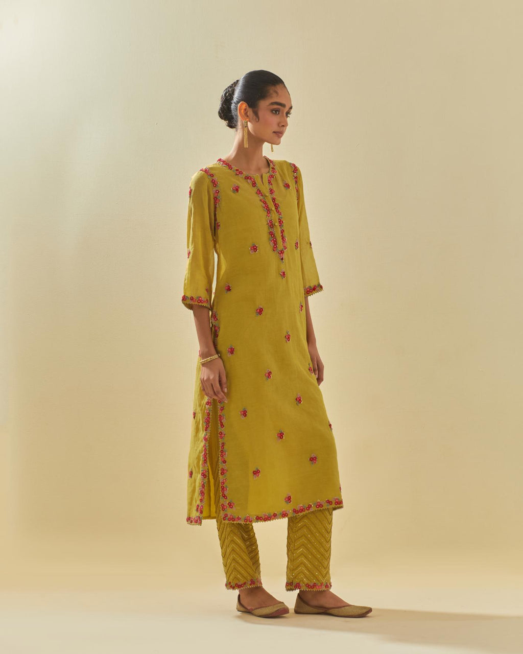 Yellow tissue chanderi straight kurta set, with contrast silk hand cut flowers embroidery, highlighted with gold sequins.