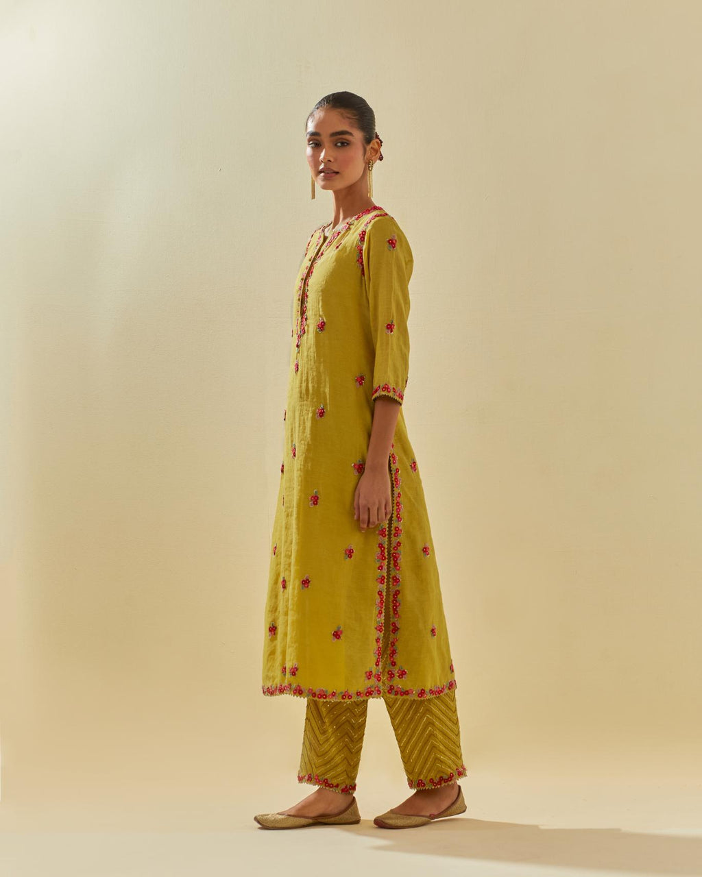Yellow tissue chanderi straight kurta set, with contrast silk hand cut flowers embroidery, highlighted with gold sequins.