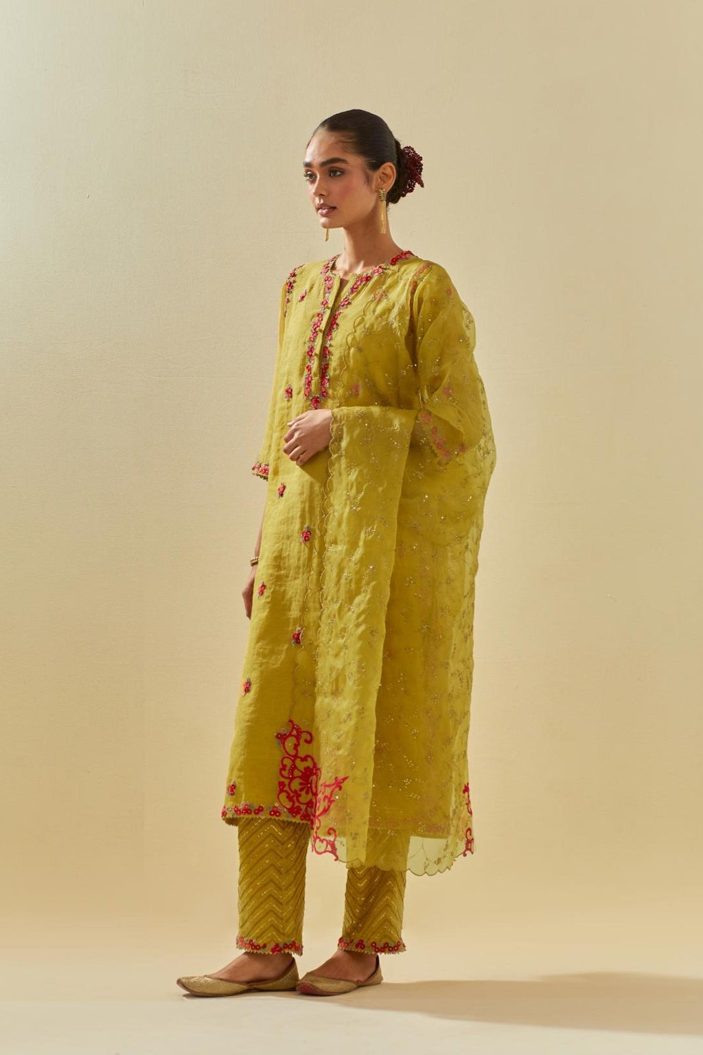 Yellow tissue chanderi straight kurta set, with contrast silk hand cut flowers embroidery, highlighted with gold sequins.