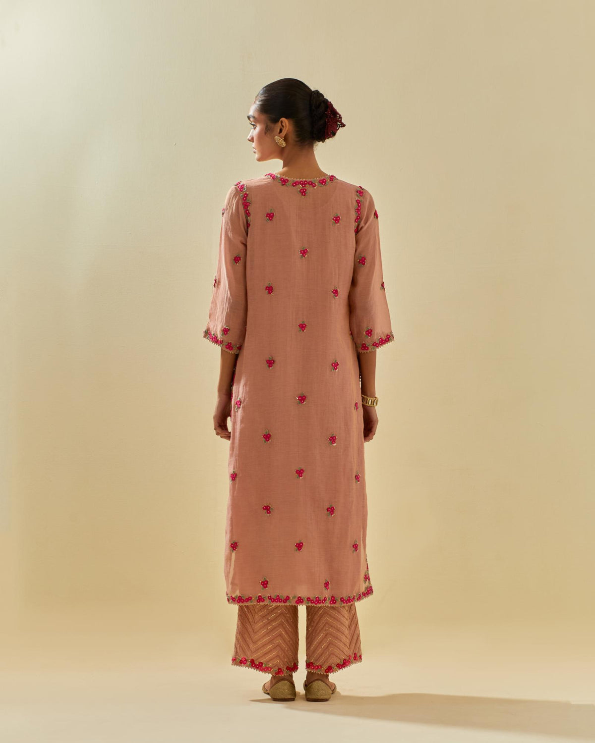 Pink tissue chanderi straight kurta set, with contrast silk hand cut flowers embroidery, highlighted with gold sequins.