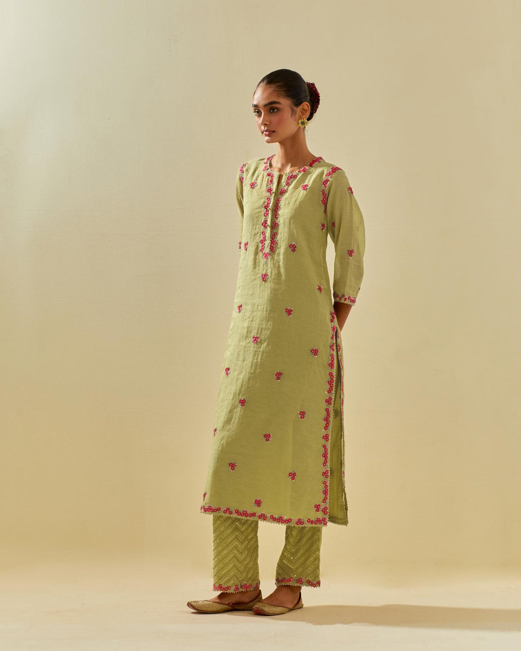 Green tissue chanderi straight kurta set, with contrast silk hand cut flowers embroidery, highlighted with gold sequins.