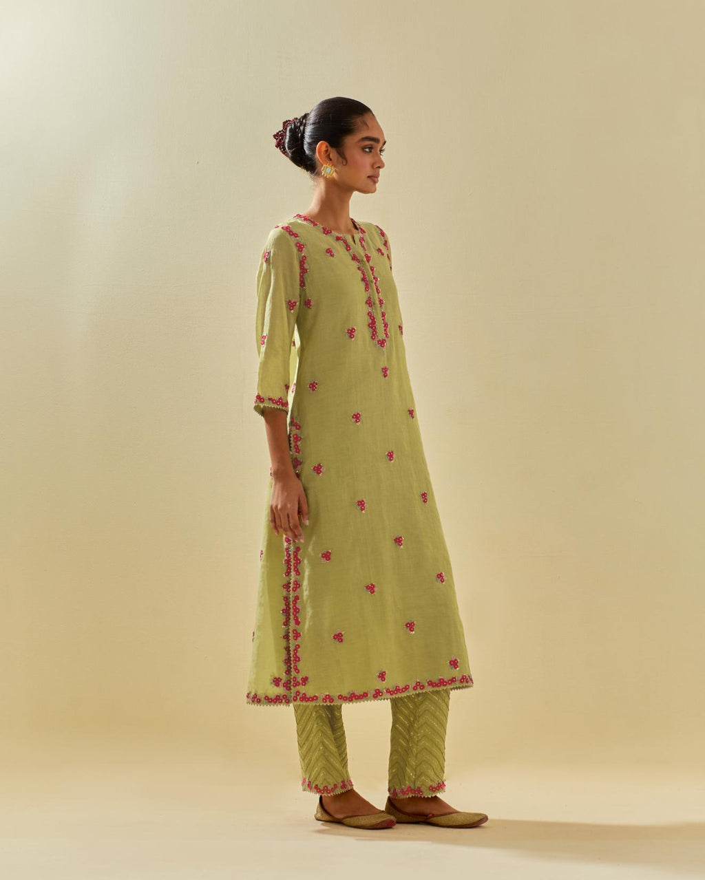 Green tissue chanderi straight kurta set, with contrast silk hand cut flowers embroidery, highlighted with gold sequins.