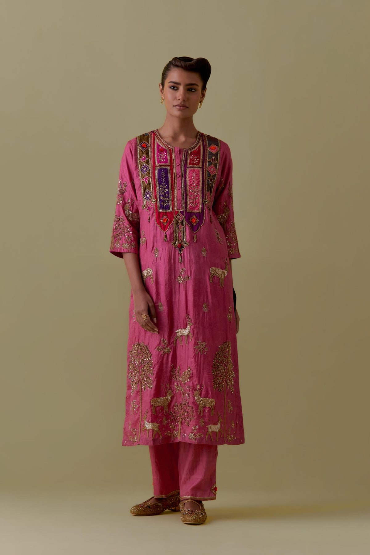 Pink silk striaght Kurta set with Multicoloured Appliqué & Deer Motifs.