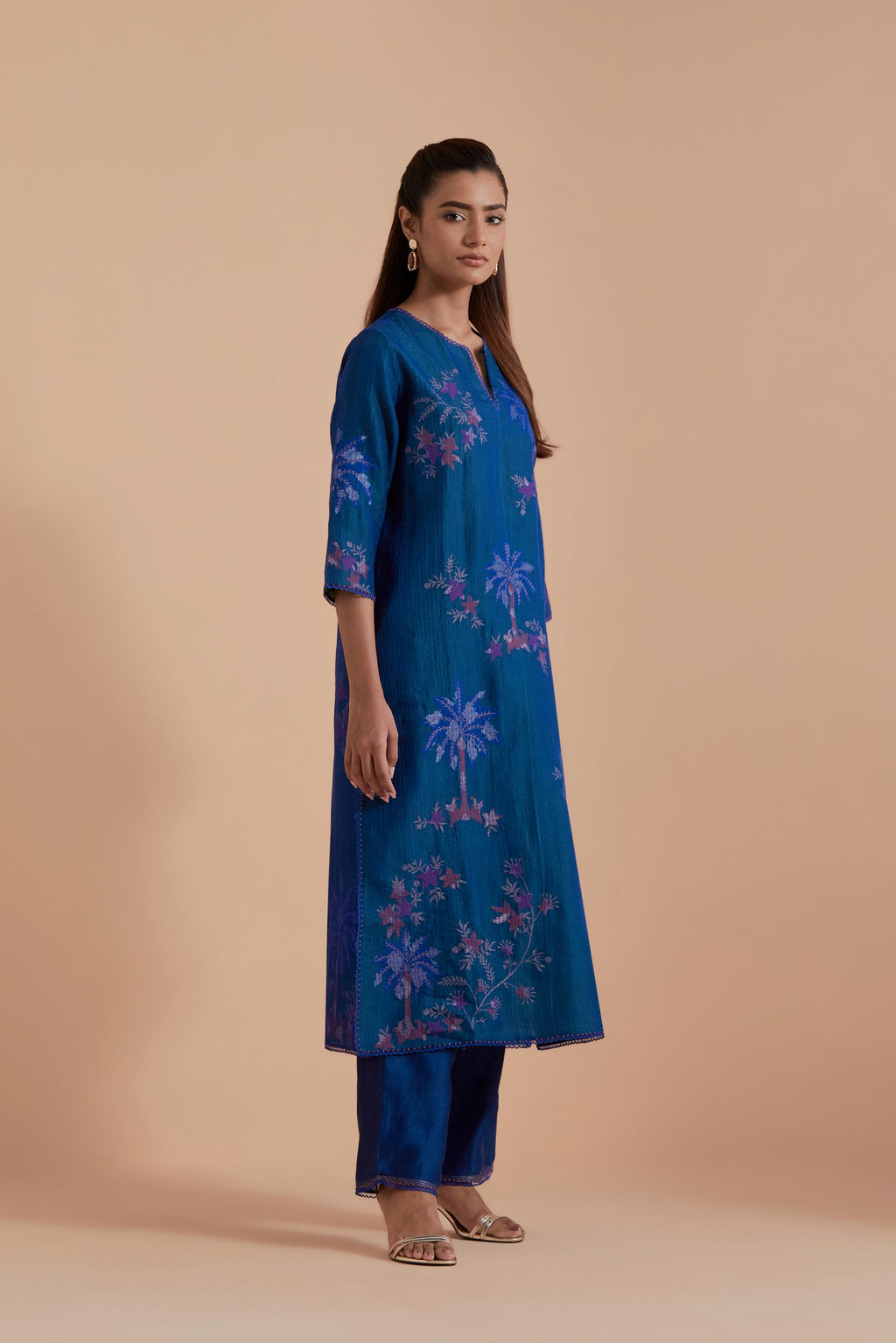 Silk Chanderi Quilted Organza & Brocade Floral Appliqué straight long Kurta set.