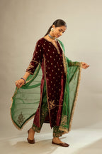 Dark green silk organza dupatta with dori embroidery border at the edges and diagonal zari embroidered lines all-over the dupatta.