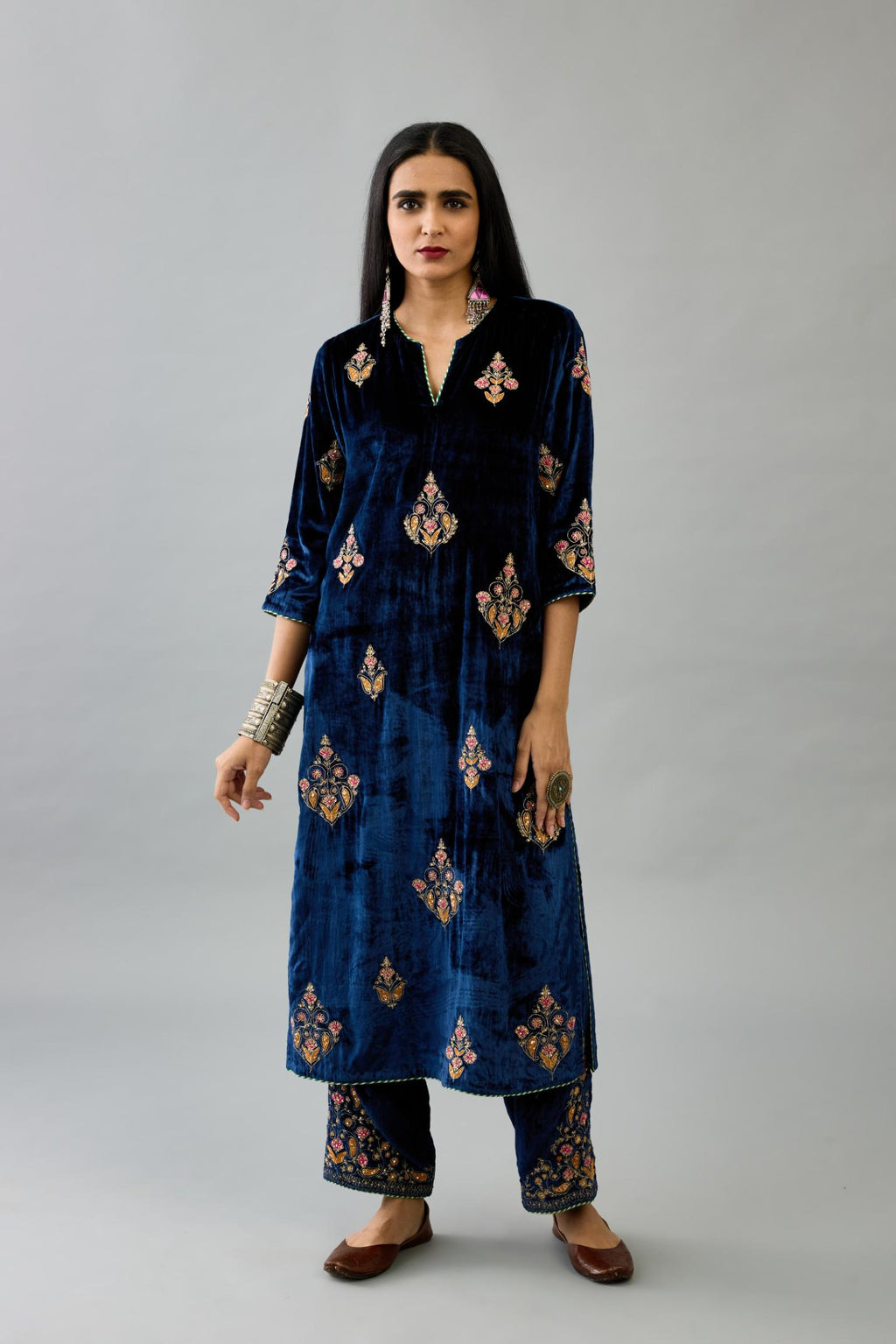 Blue silk velvet straight kurta set with zari, dori and contrast silk thread embroidered bootas, highlighted with gold sequins work.