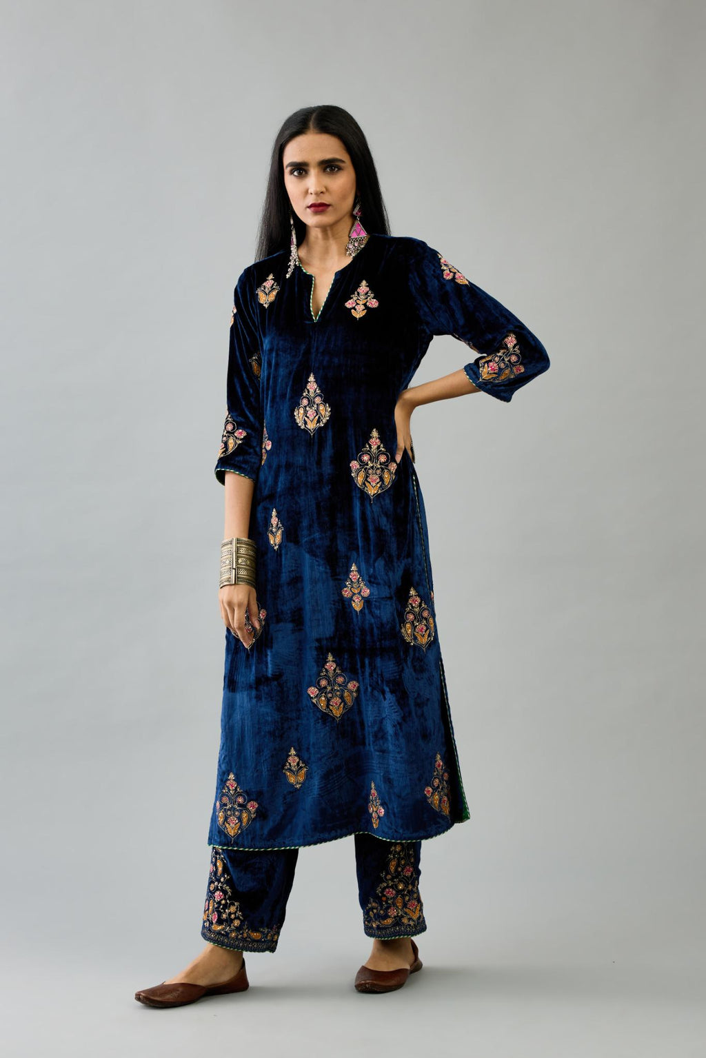 Blue silk velvet straight kurta set with zari, dori and contrast silk thread embroidered bootas, highlighted with gold sequins work.