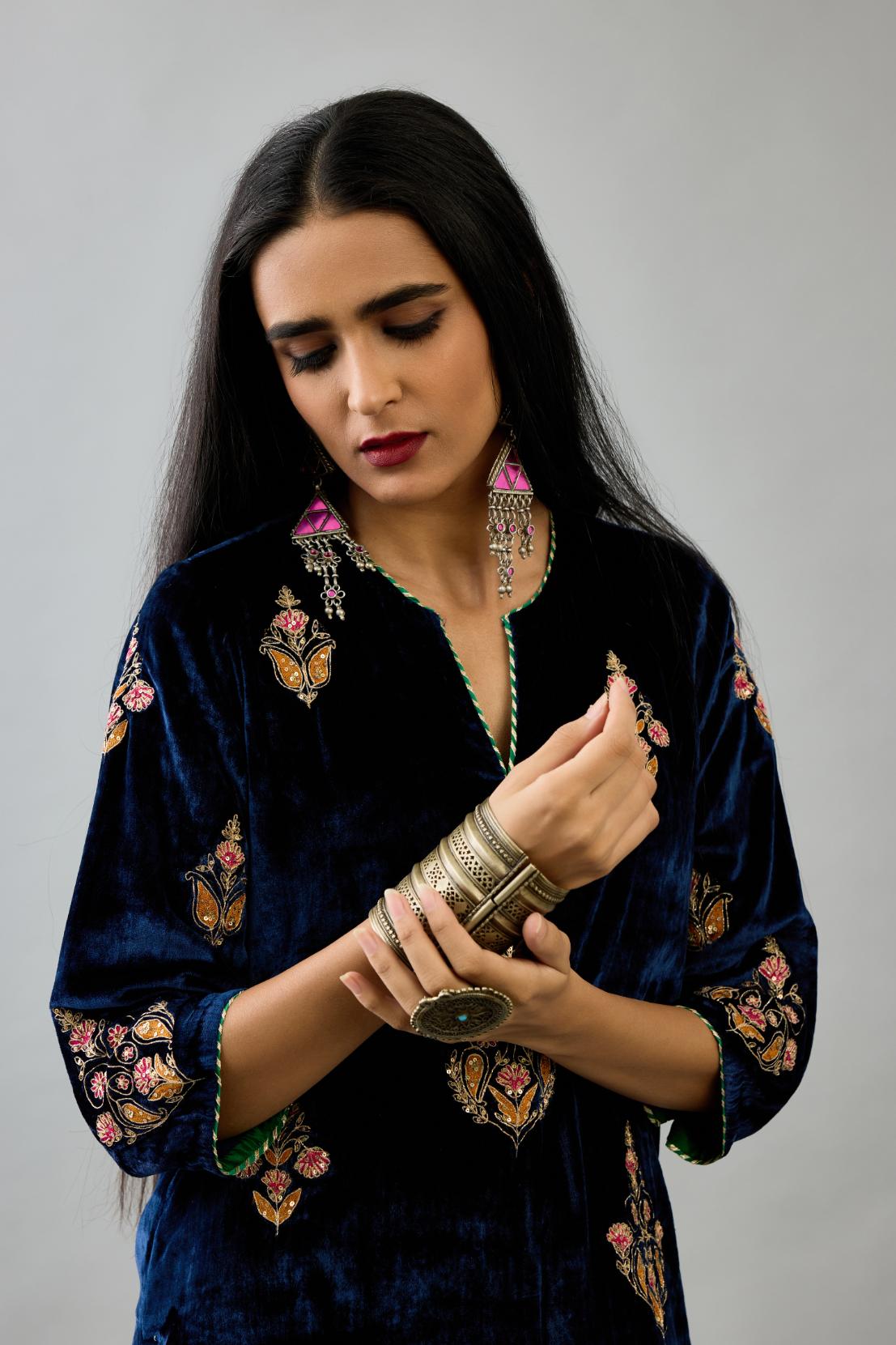 Blue silk velvet straight kurta set with zari, dori and contrast silk thread embroidered bootas, highlighted with gold sequins work.