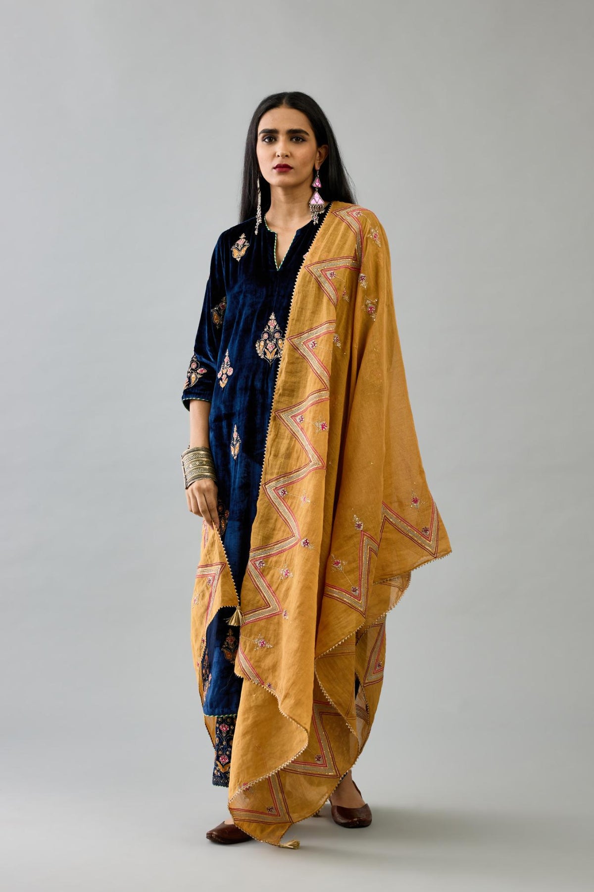 Blue silk velvet straight kurta set with zari, dori and contrast silk thread embroidered bootas, highlighted with gold sequins work.