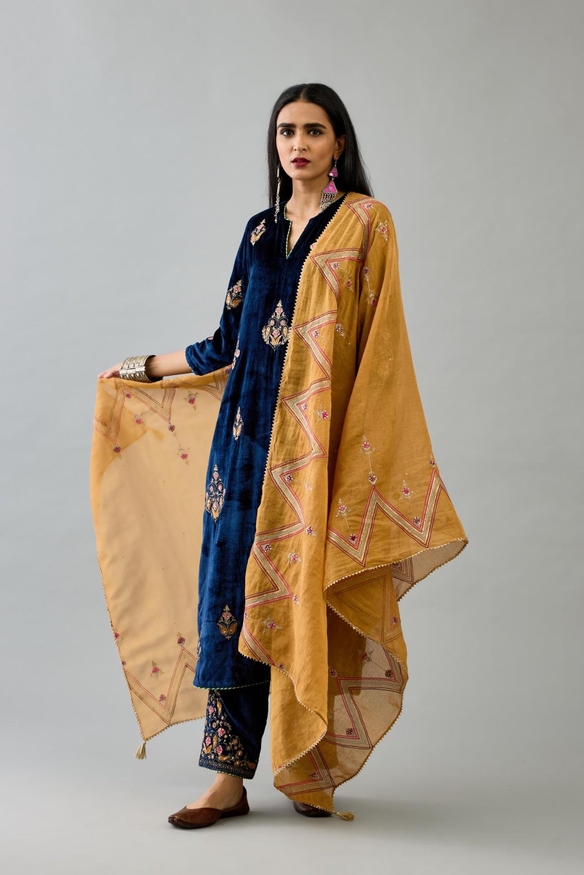 Blue silk velvet straight kurta set with zari, dori and contrast silk thread embroidered bootas, highlighted with gold sequins work.
