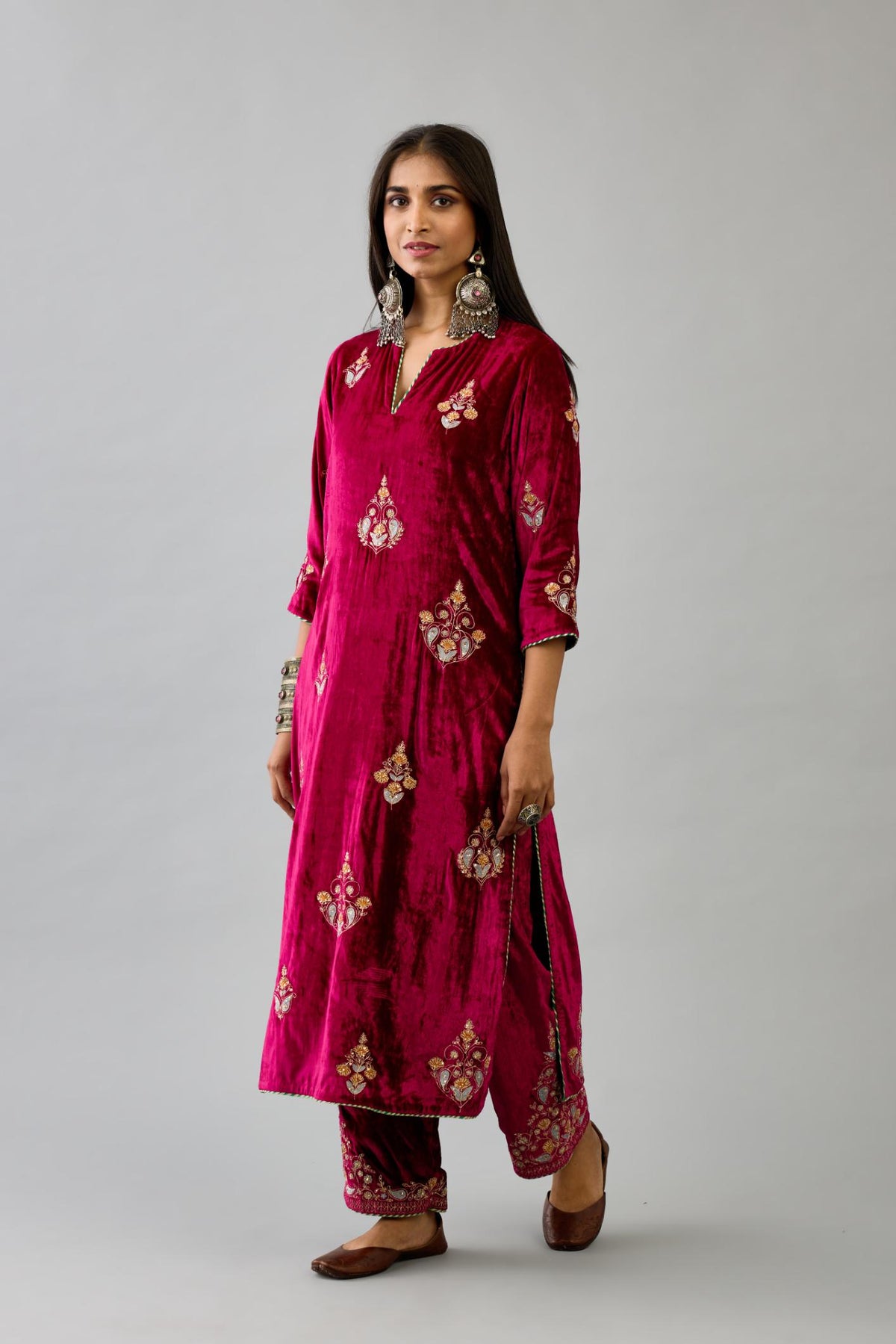 Fuchsia silk velvet straight kurta set with zari, dori and contrast silk thread embroidered bootas, highlighted with gold sequins work.