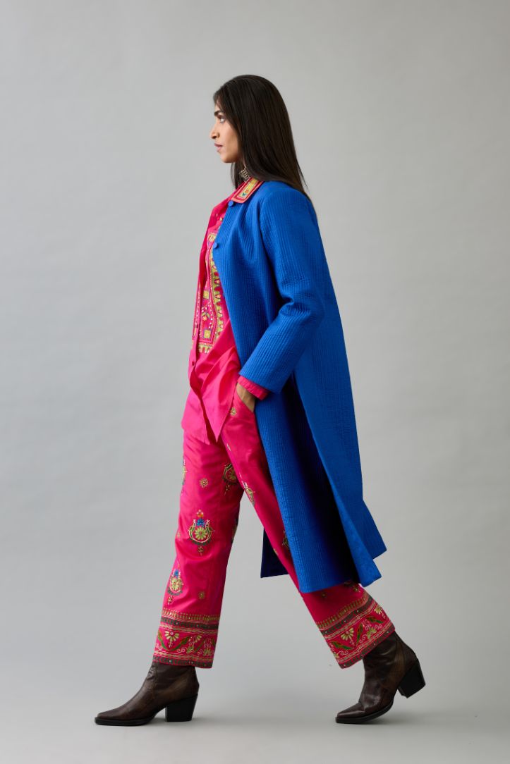 Blue silk, quilted mid-length front open jacket.