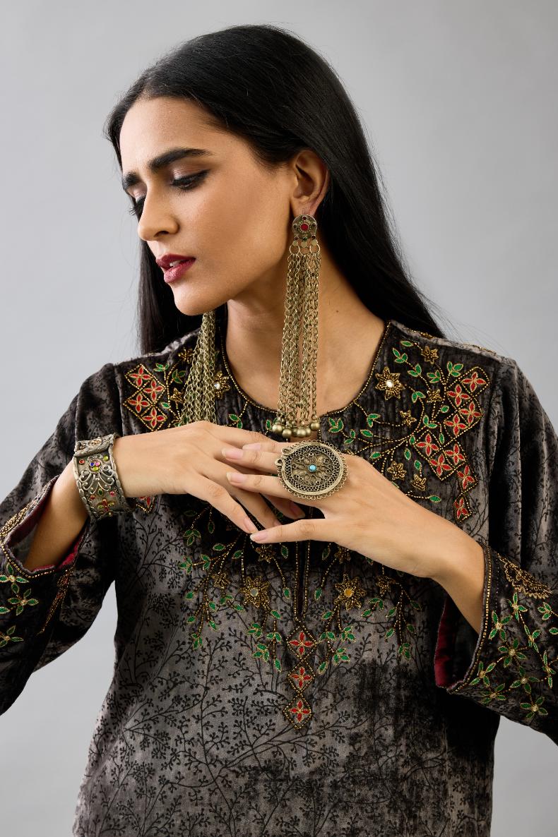 Grey silk velvet straight mid length kurta with all-over hand block print, highlighted with beads, sequins and zari work at neck & hem.
