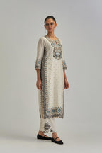 Off White slim fit straight kurta set, decorated with bold appliqué borders all along the side seam, hem and sleeve cuffs.