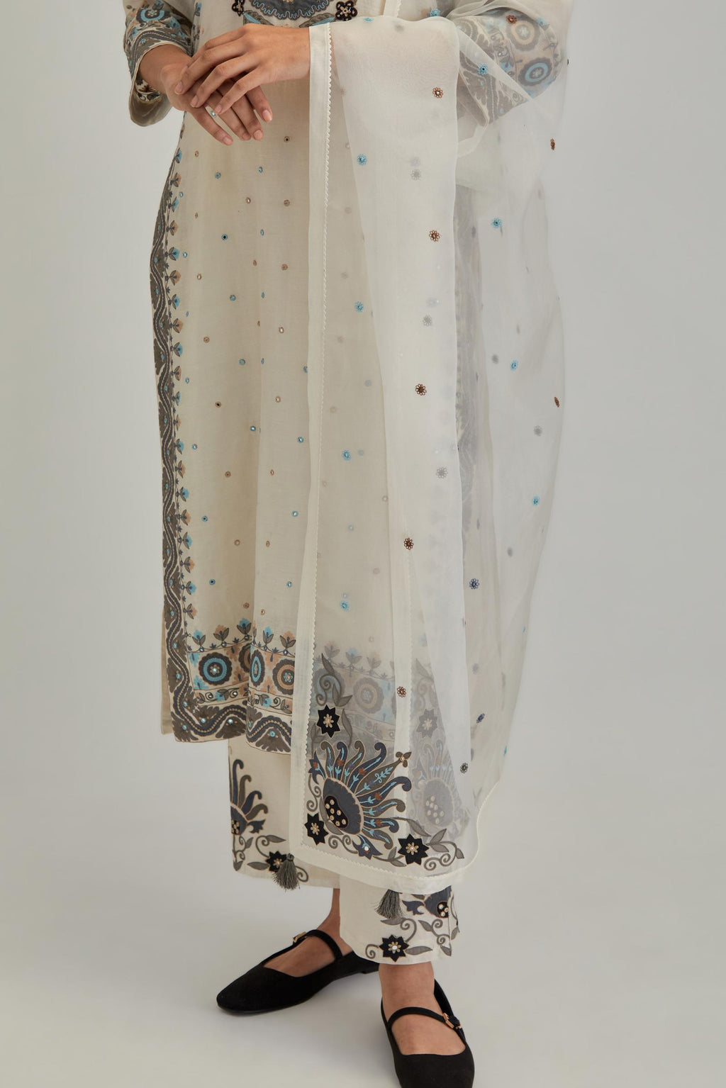 Off White silk organza dupatta with appliqué work and earthy coloured flower embroidery all-over the dupatta.