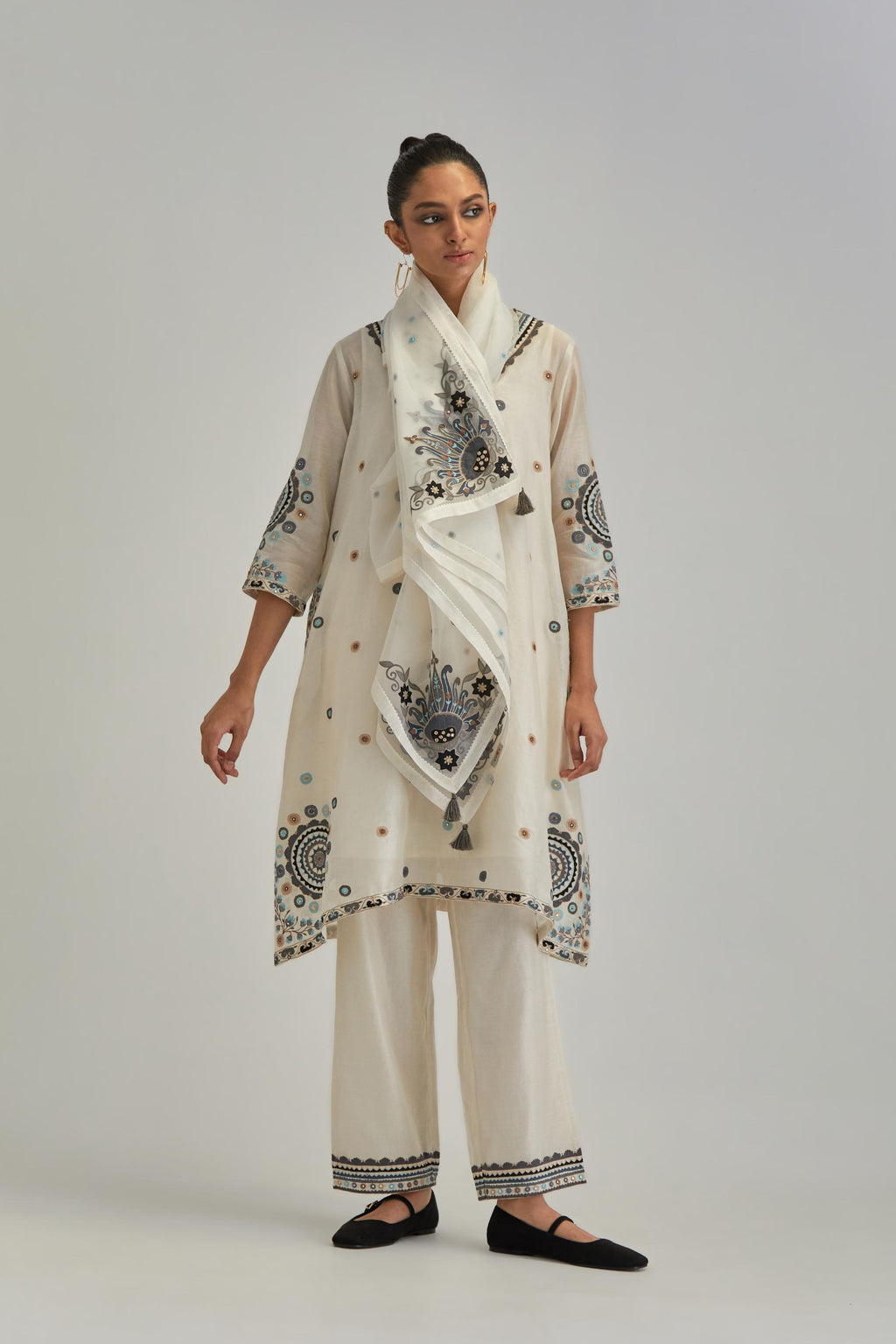 Off White silk Chanderi short V-neck kurta set, with straight hem and side pockets, decorated with fine appliqué and Aari thread embroidery.