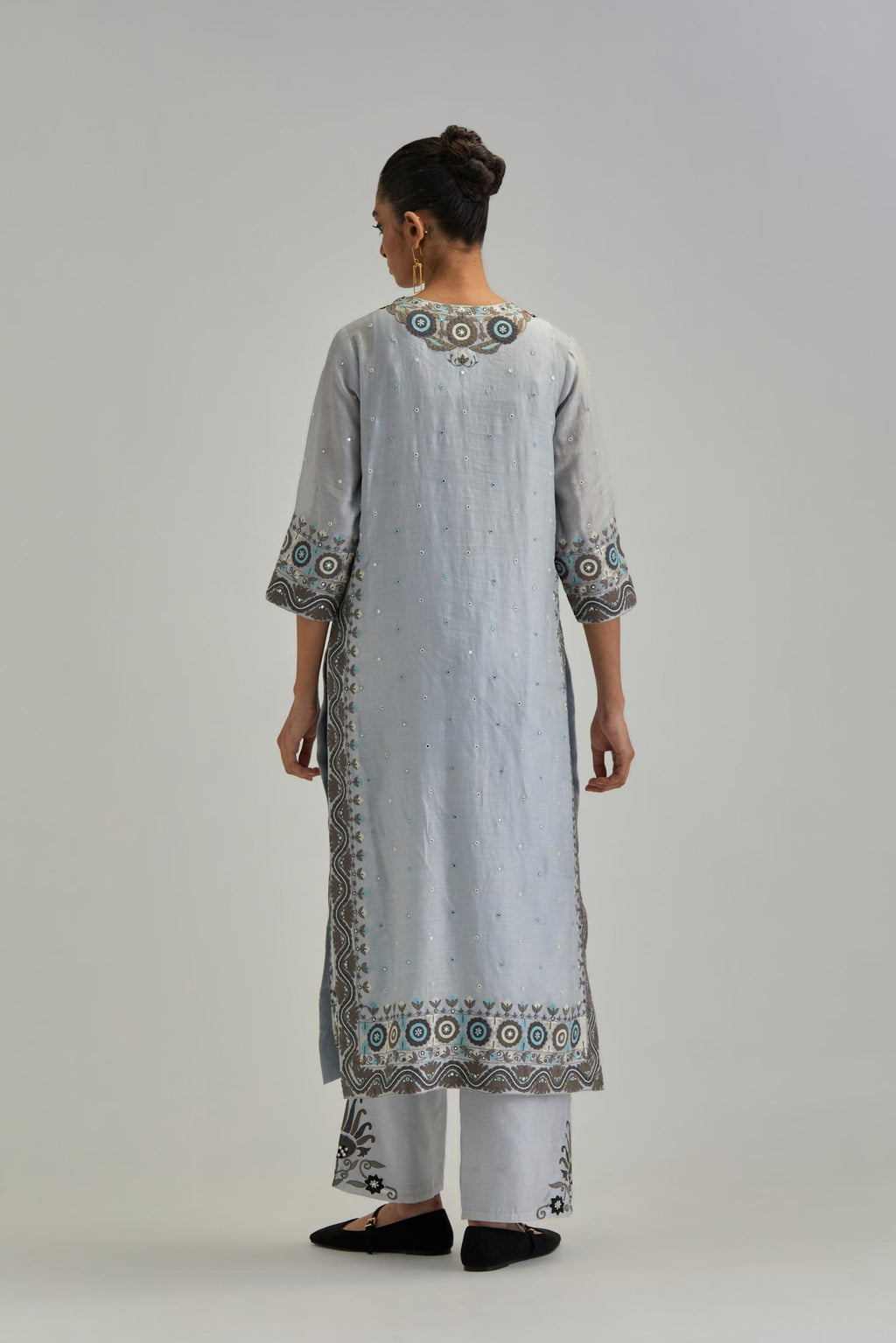 Blue slim fit straight kurta set, decorated with bold appliqué borders all along the side seam, hem and sleeve cuffs.