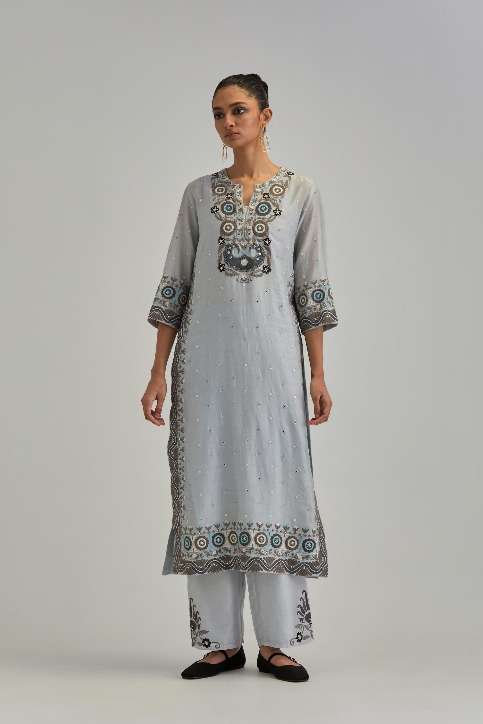 Blue slim fit straight kurta set, decorated with bold appliqué borders all along the side seam, hem and sleeve cuffs.