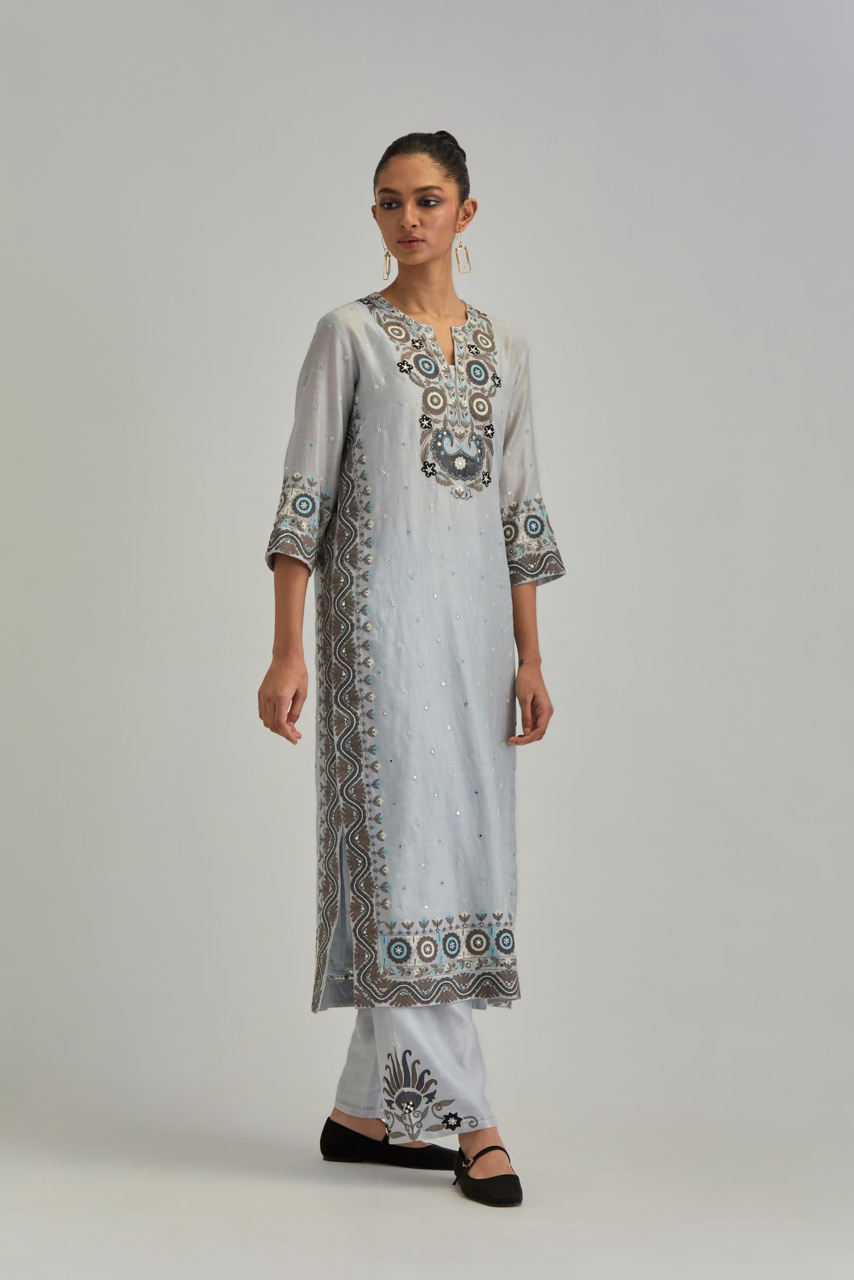 Blue slim fit straight kurta set, decorated with bold appliqué borders all along the side seam, hem and sleeve cuffs.