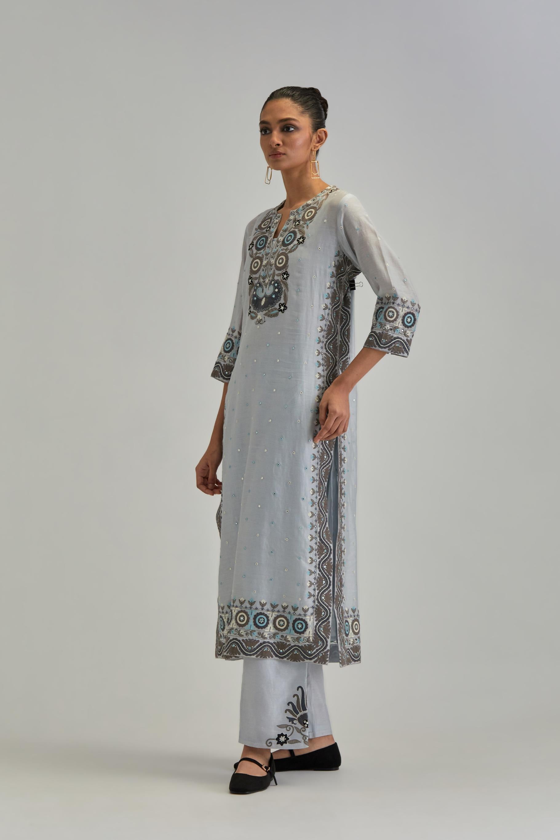 Blue slim fit straight kurta set, decorated with bold appliqué borders all along the side seam, hem and sleeve cuffs.