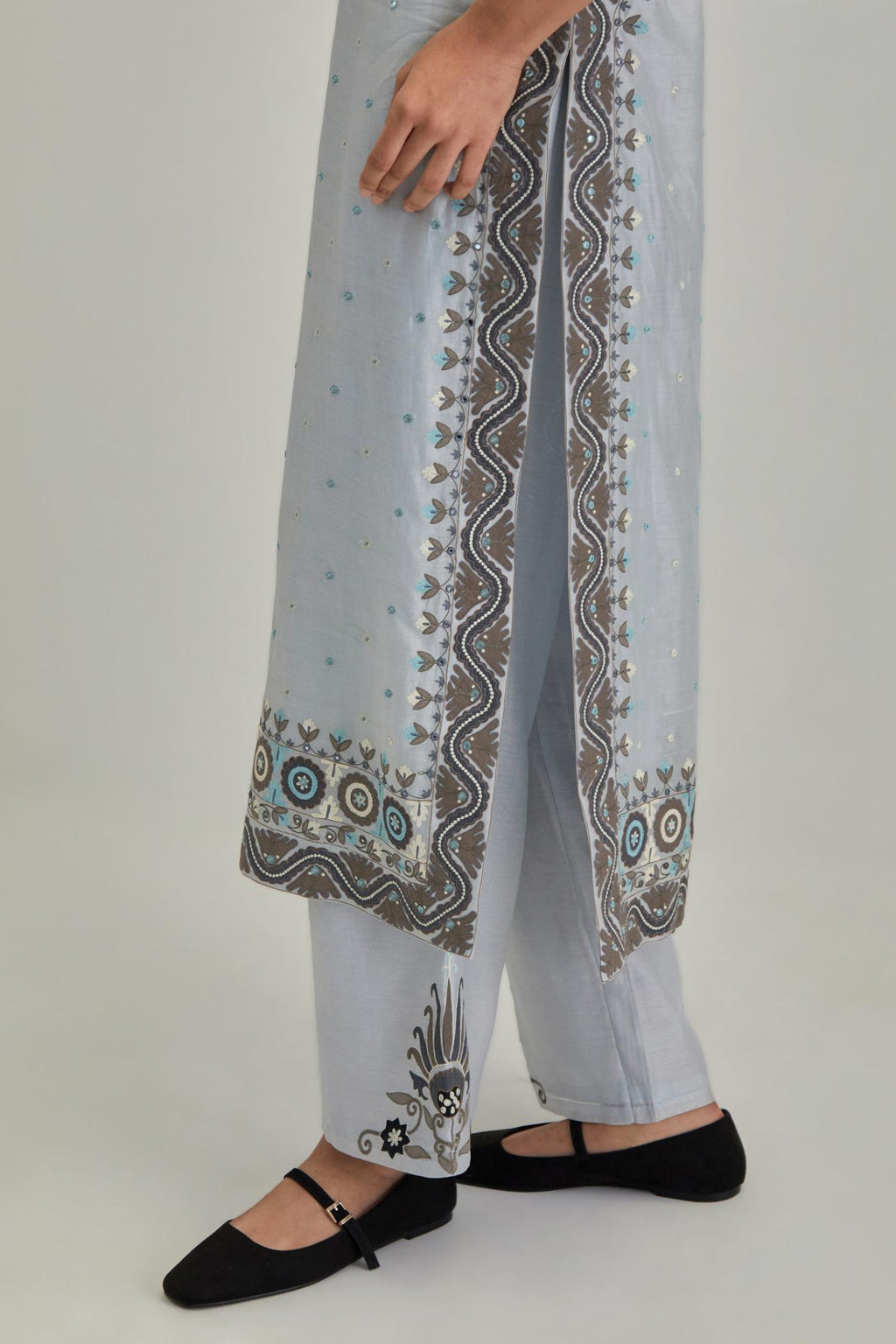 Blue slim fit straight kurta set, decorated with bold appliqué borders all along the side seam, hem and sleeve cuffs.