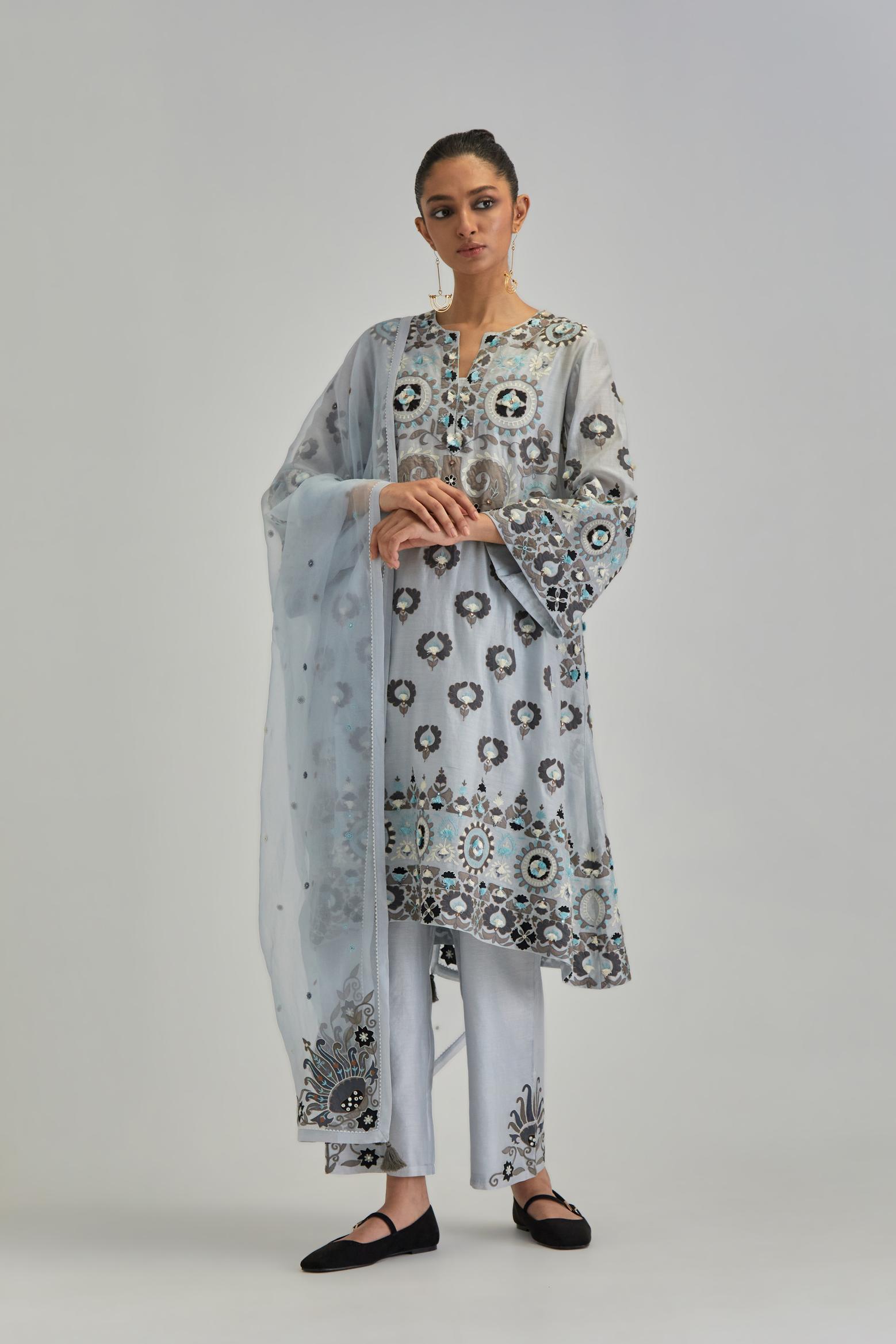Blue silk organza dupatta with appliqué work and earthy coloured flower embroidery all-over the dupatta.