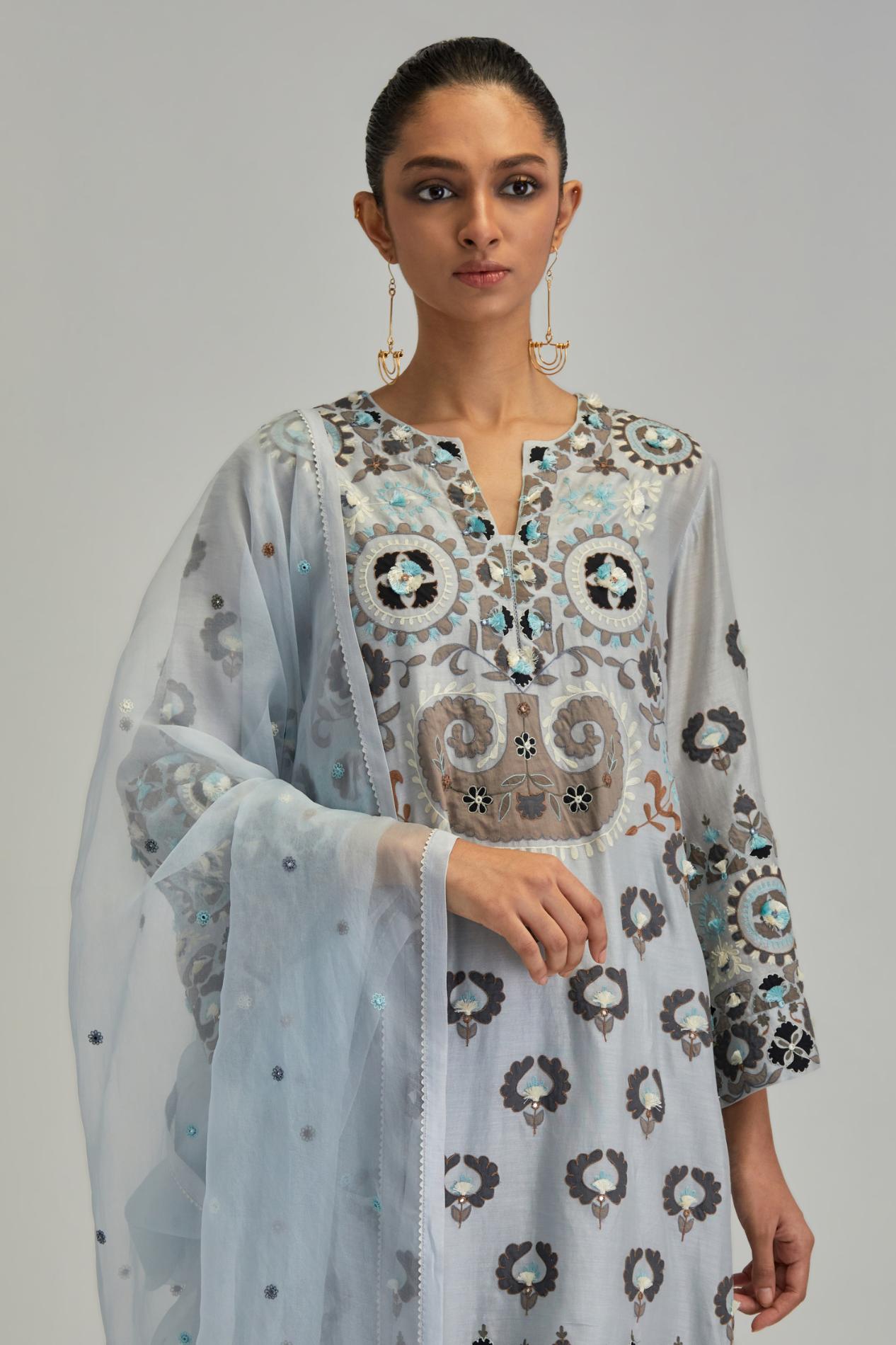 Blue silk organza dupatta with appliqué work and earthy coloured flower embroidery all-over the dupatta.