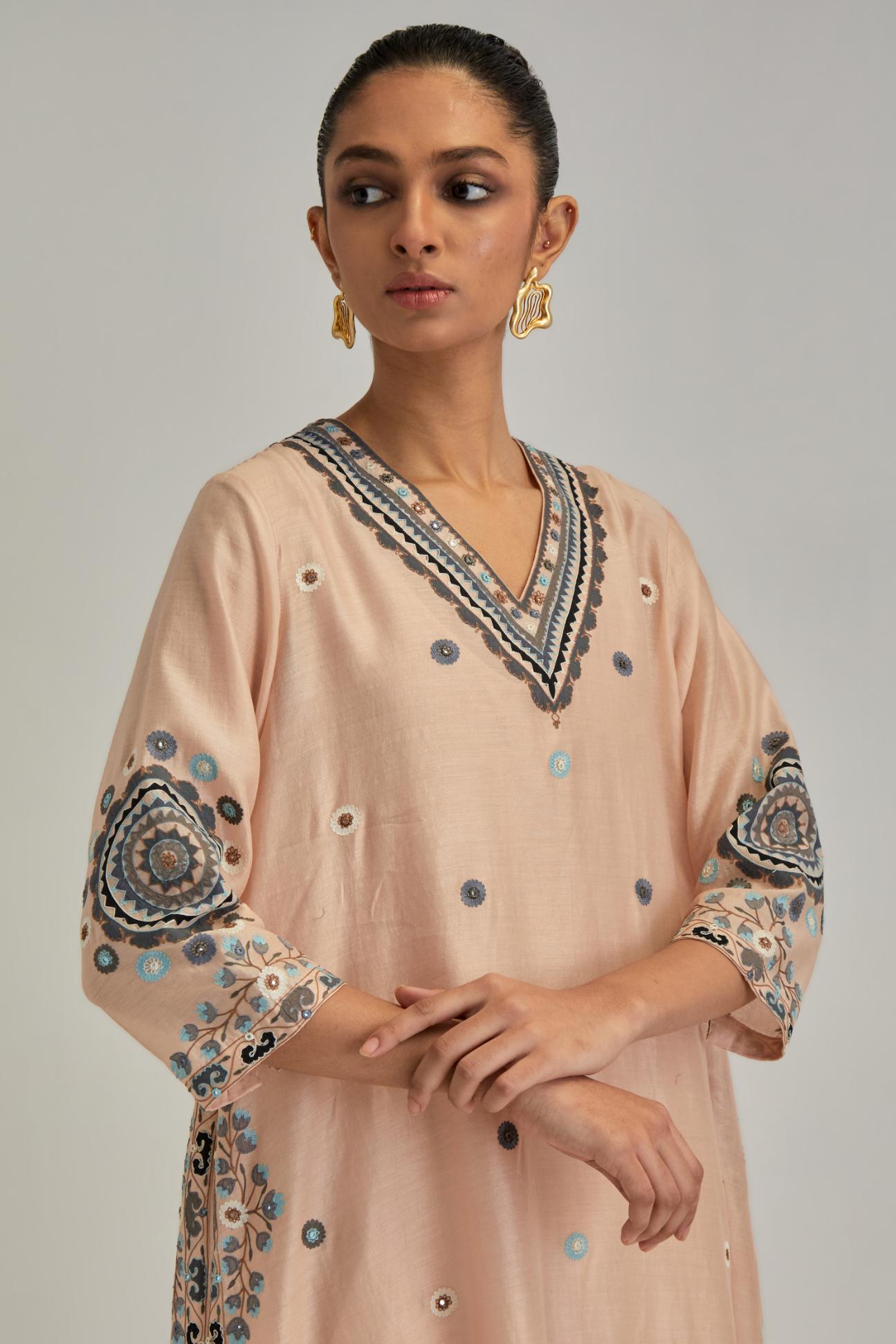 Pink silk Chanderi short V-neck kurta set, with straight hem and side pockets, decorated with fine appliqué and Aari thread embroidery.