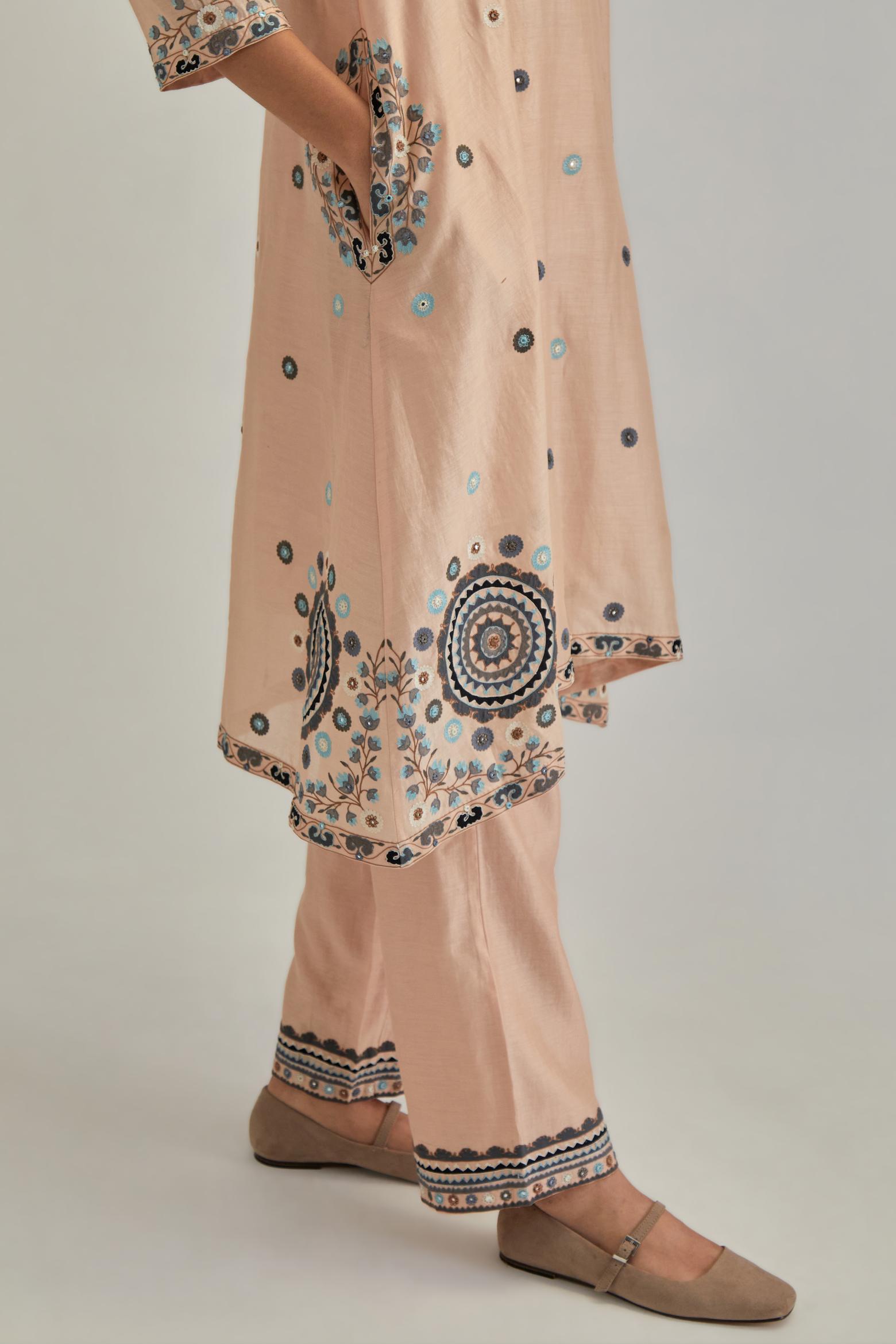 Pink silk Chanderi short V-neck kurta set, with straight hem and side pockets, decorated with fine appliqué and Aari thread embroidery.