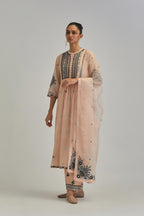 Pink silk organza dupatta with appliqué work and earthy coloured flower embroidery all-over the dupatta.