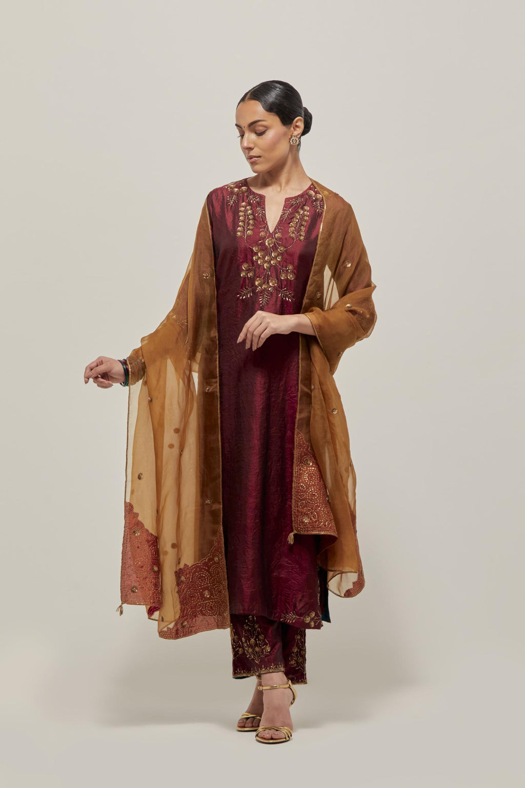 Olive silk organza dupatta with all-over delicate sequins and bead small booti, finished with applique bandhani-inspired motifs at all four corners.