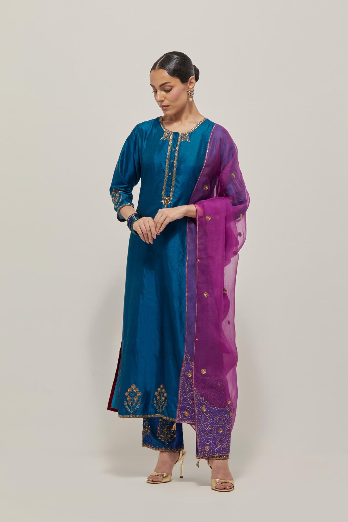 Purple silk organza dupatta with all-over delicate sequins and bead small booti, finished with applique bandhani-inspired motifs at all four corners.