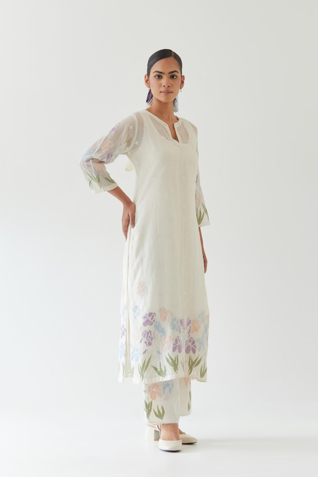 Off white cotton chanderi straight kurta set, decorated with appliqué at the hem and sleeves.