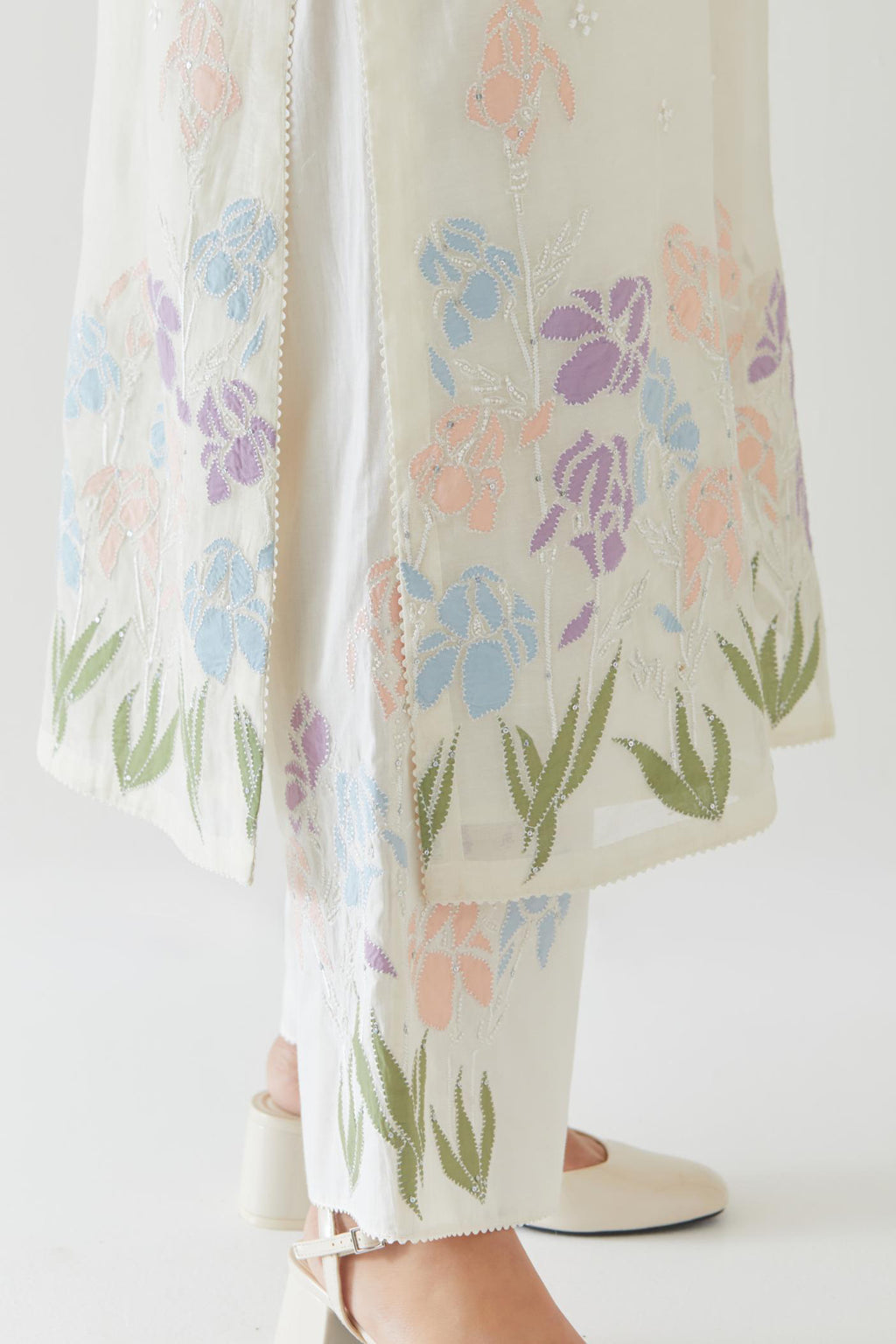 Off white cotton chanderi straight kurta set, decorated with appliqué at the hem and sleeves.