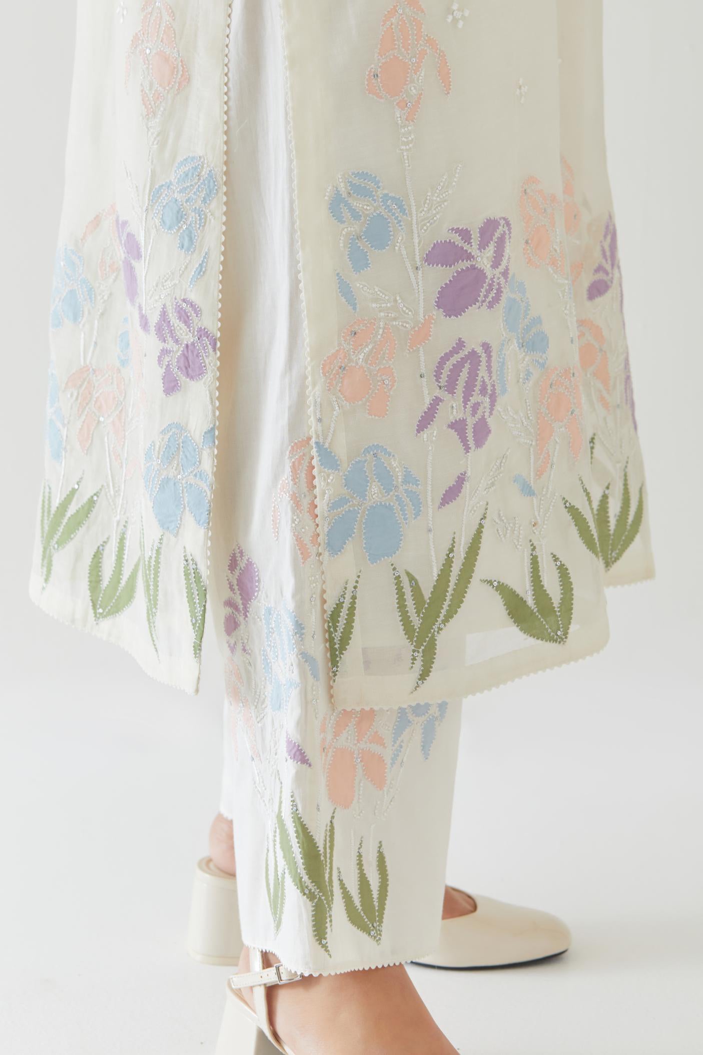 Off white cotton chanderi straight kurta set, decorated with appliqué at the hem and sleeves.