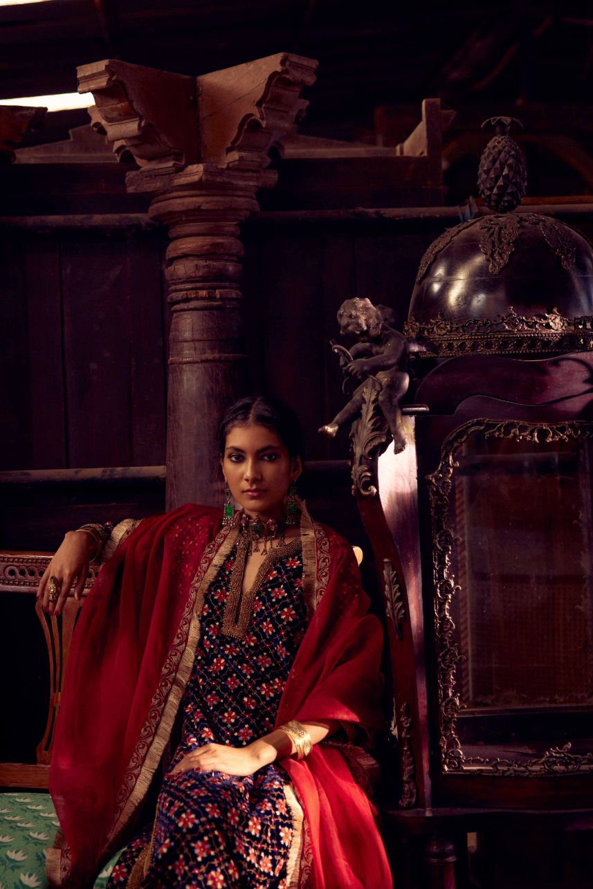 Navy blue silk velvet straight kurta set with full jaal silk thread embroidery. This kurta is detailed with zardosi farisha work.