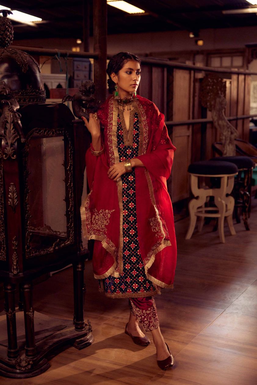 Navy blue silk velvet straight kurta set with full jaal silk thread embroidery. This kurta is detailed with zardosi farisha work.