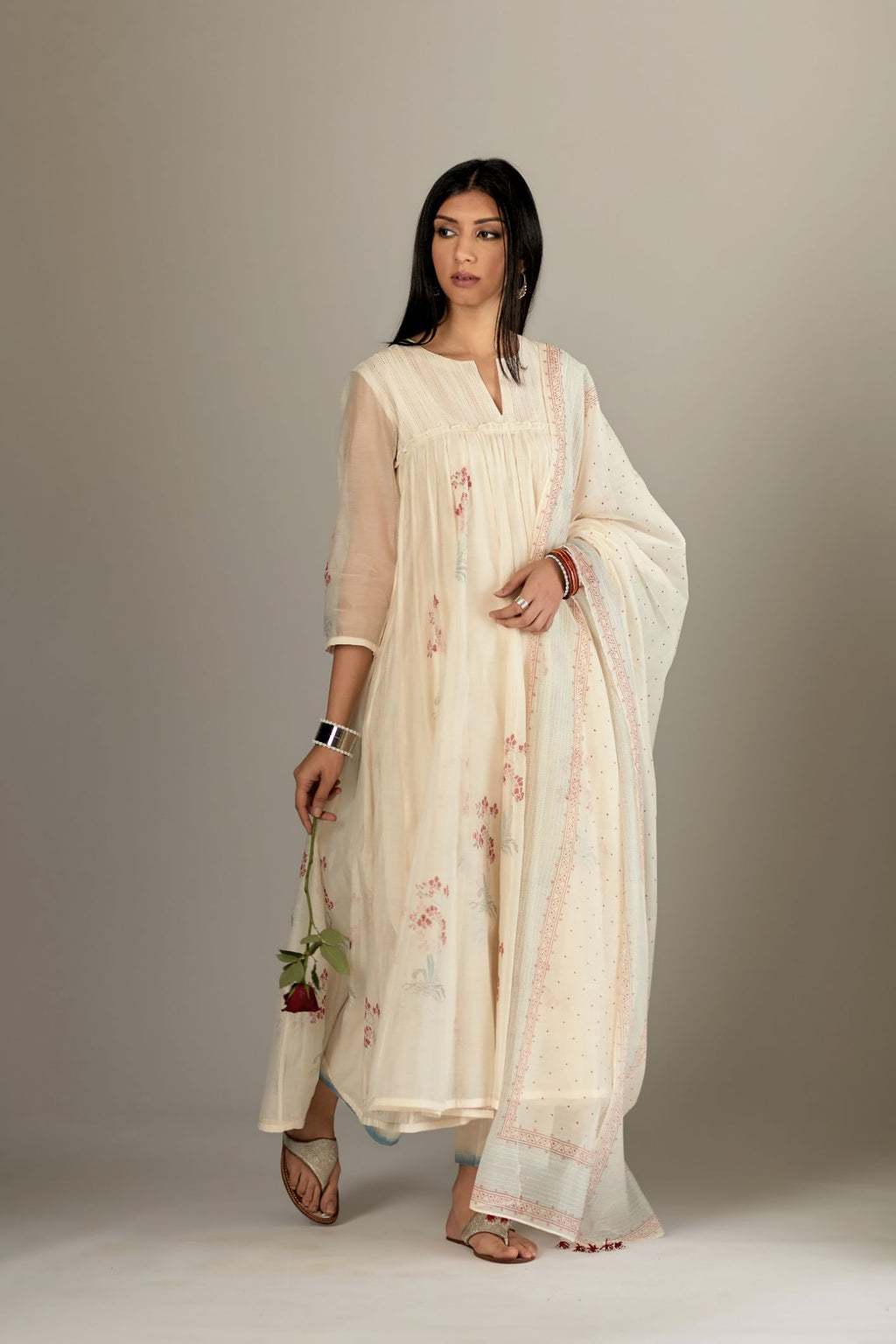 Easy fit kurta dress set detailed with hand block print and quilted yoke.