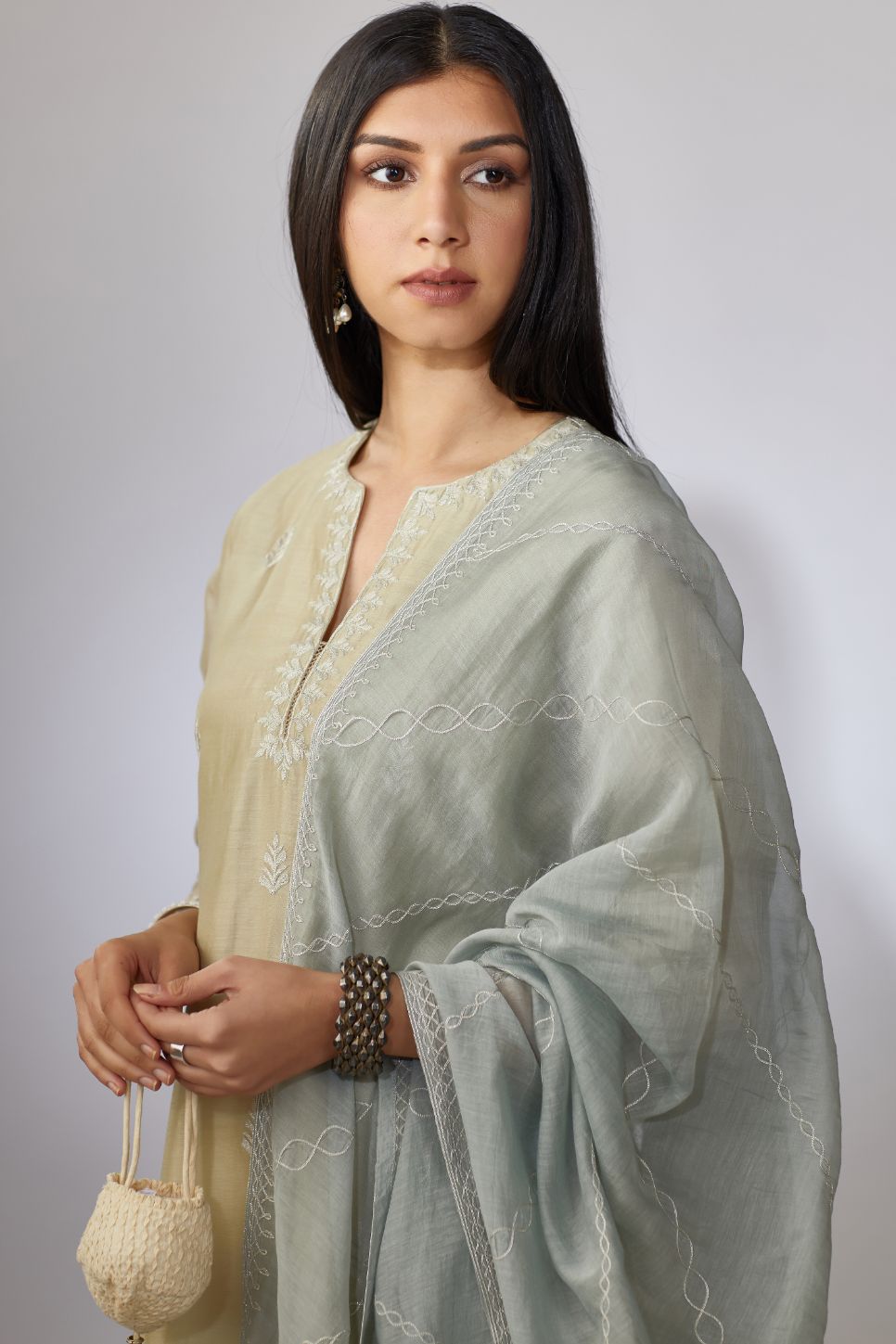 Olive kurta set with floral motifs with zari embroidery