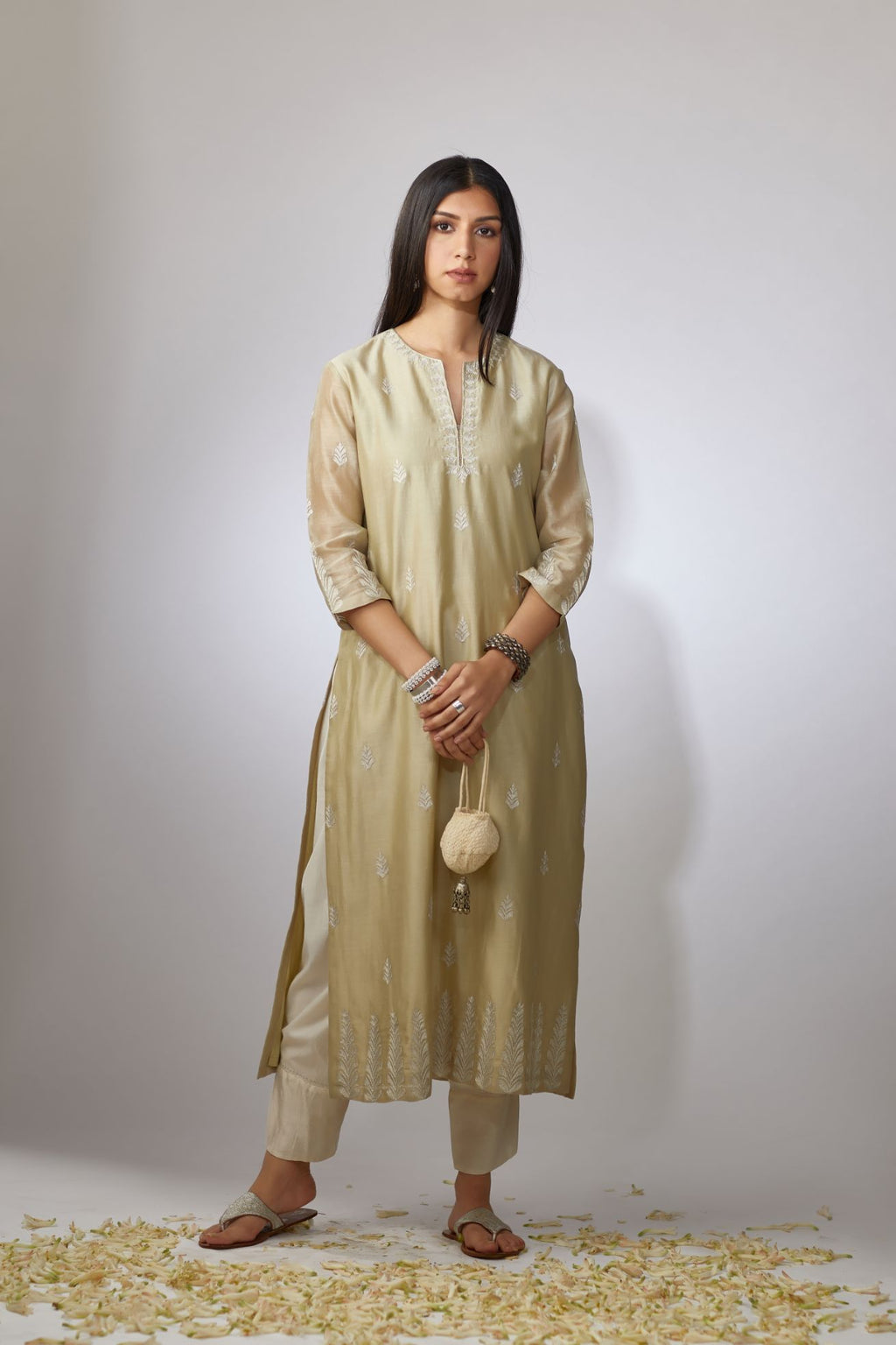 Olive kurta set with floral motifs with zari embroidery